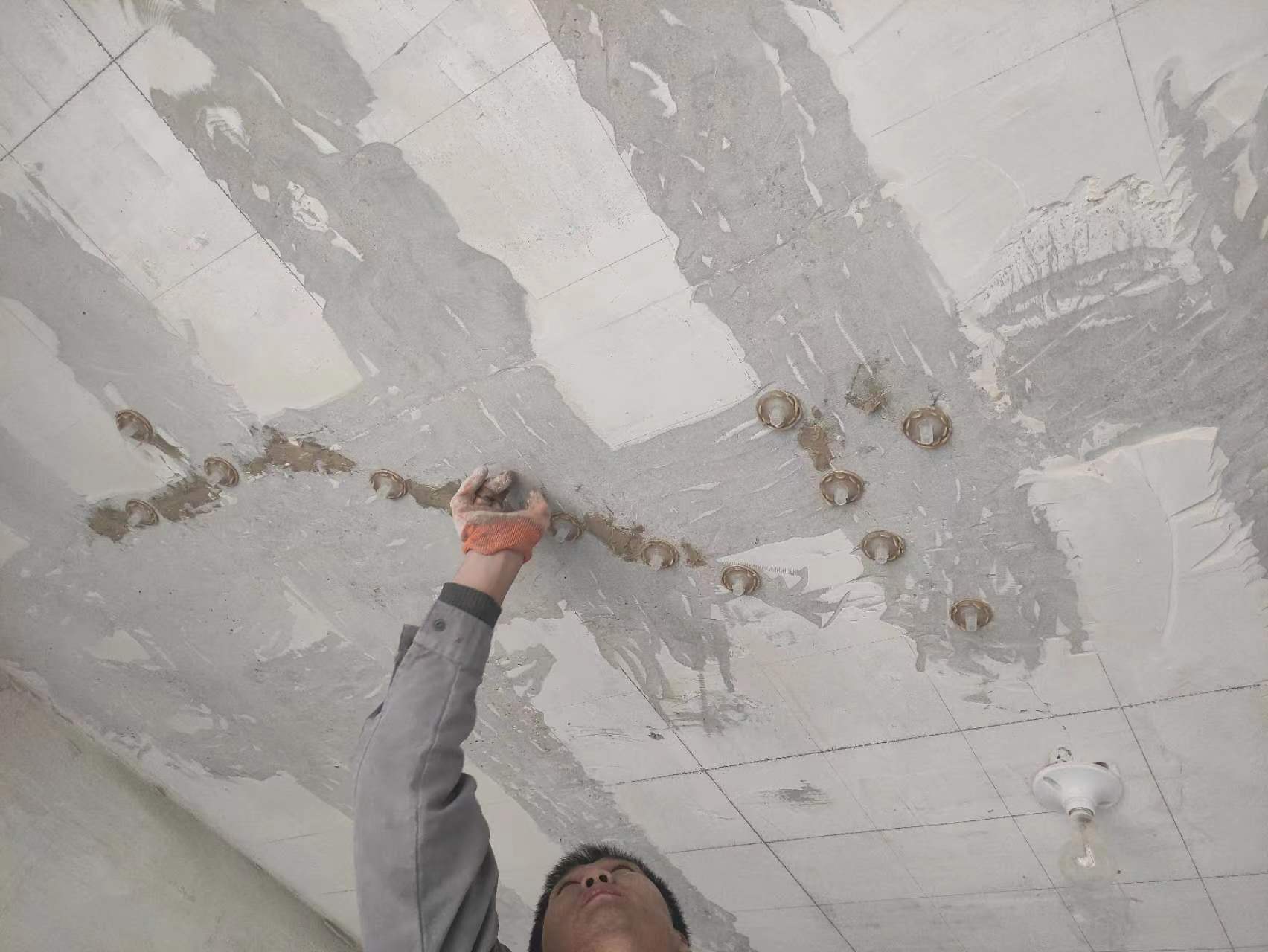 青州混凝土楼板裂缝为什么会开裂?怎么修补?